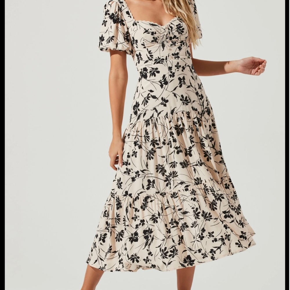 ASTR the label black and white floral dress. Size L.